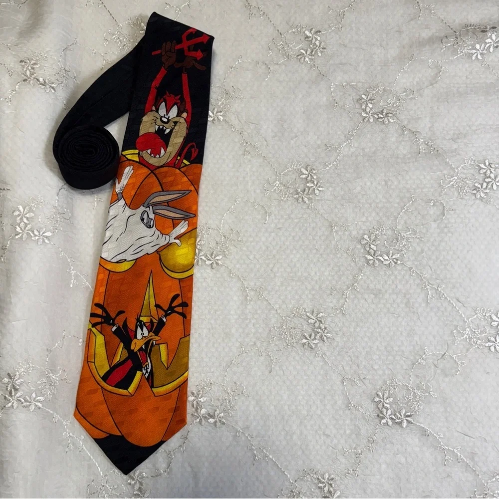 vintage 1996 looney tunes halloween silk tie – tasmanian devil, bugs bunny